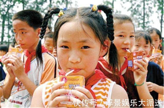 小颖|天天喝牛奶的孩子,跟从不喝牛奶的孩子,1年后区别明显