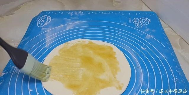 大泡|爱吃烙饼的要收藏了，加4个鸡蛋，个个空心鼓大泡，比手抓饼好吃