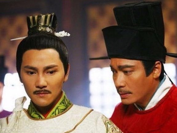 无子|皇帝无子,官员送来两小孩,皇帝说胖的好,胖小孩上前就是一脚