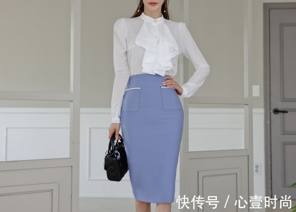 阿拉贡|女神孙允珠的时尚搭配:阿拉贡古堡宫廷靛青雅致衣裙