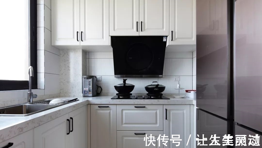 现代|68㎡现代北欧,深色系的简约空间,热情与温情的交织