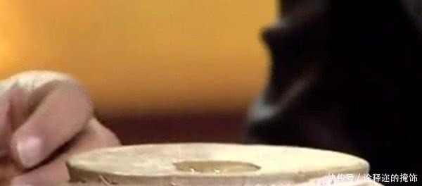 2.9万买的一件藏品, 专家滴一滴水在上面惊喜道 这个价格不敢说!