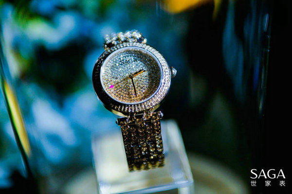 SAGA世家表璀璨发布 女王盛典之夜闪耀外滩