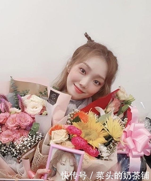 明星|善用各种头发造型产品，轻松打造10款女明星时尚中分发