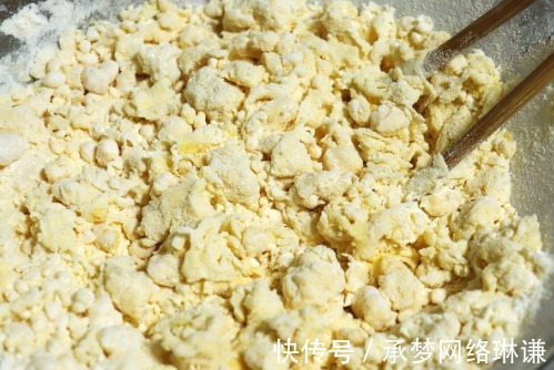 保鲜膜|不用一滴油的水烙玉米饼,做法简单,当做早餐吃很合适