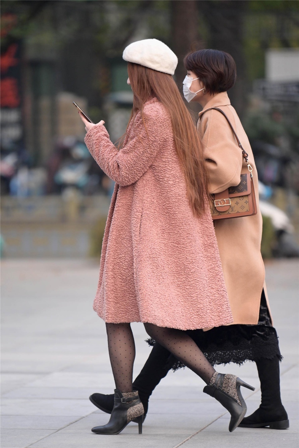 ¹ä½Ö|½ÖÅÄ£ºÊ±ÉеÄÉú»î£¬ÔÚÓÚÔõô´îÅ䣬³õ¶¬¹ä½Ö´©×ŶÌÑ¥¶¼Òª´©×Ÿ߸úµÄ