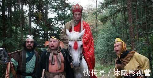 西游记中!电视剧西游记中,为什么蟠桃孙悟空只咬一口就扔掉?原因让人心酸