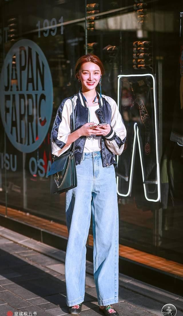 看似|每个人都有属于自己的穿法,看似很简单服装,穿起来美丽又有特点