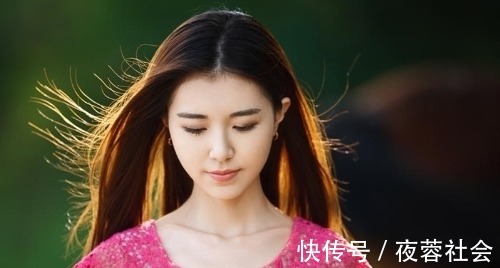 瘦影@七绝十二首:柔情缱绻人不语,眼底云波万里山