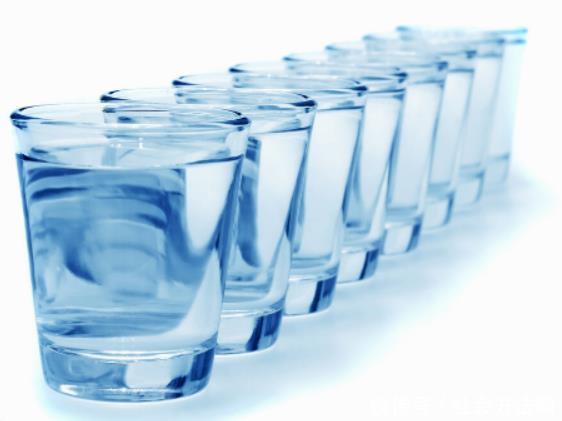 宿便|便秘的罪魁祸首找到了,空腹喝这3种水,宿便和你说拜拜了