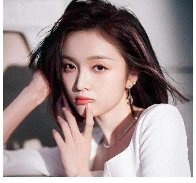 梁靜嫻|繼徐夢(mèng)潔之后，陳哲遠(yuǎn)又與火箭少女101的成員合作，演繹古代傳奇