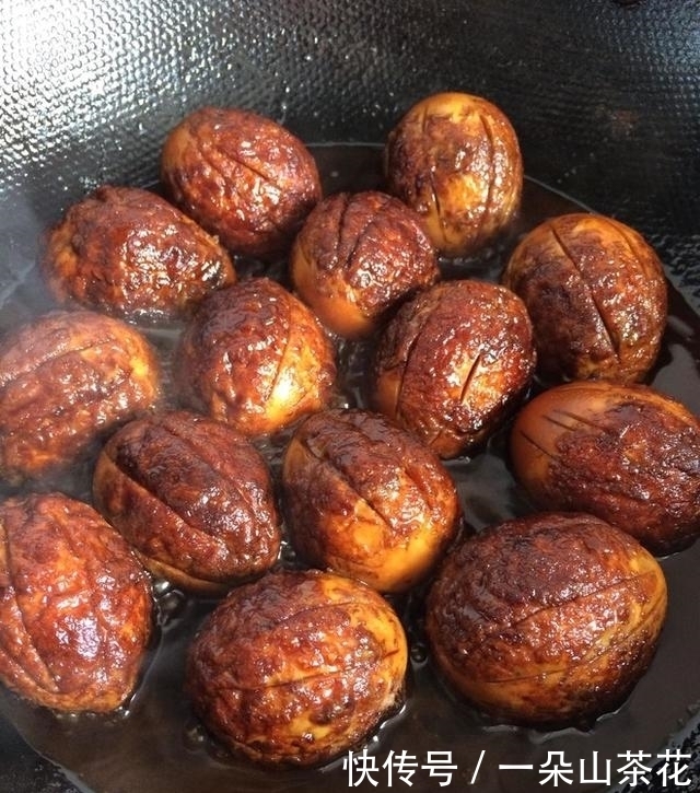 吃腻|吃腻了荷包蛋、炒鸡蛋的你有福了,教你一种鸡蛋的新吃法