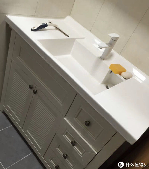 地砖|入住3年才知道，当初卫生间“坚持不穷装”有多明智！