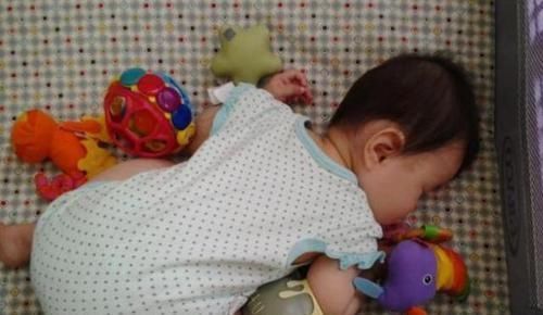 情商|孩子的3种睡姿,对应以后的“性格”如果是第二种,娃的情商高