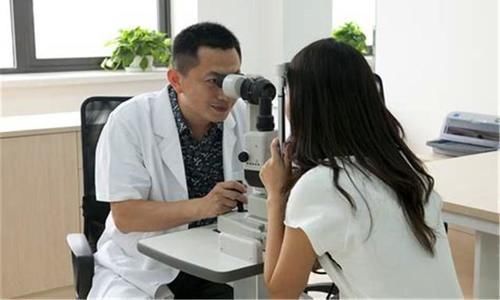 激光治疗|十年前用激光治近视的人,现在眼睛状态如何?结果令人唏嘘