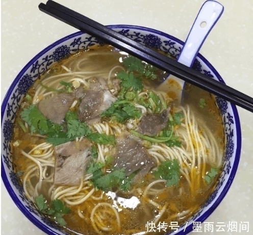 女子|老板娘说“大碗5元,小碗10元“,女子要了一大碗后,整个人愣了