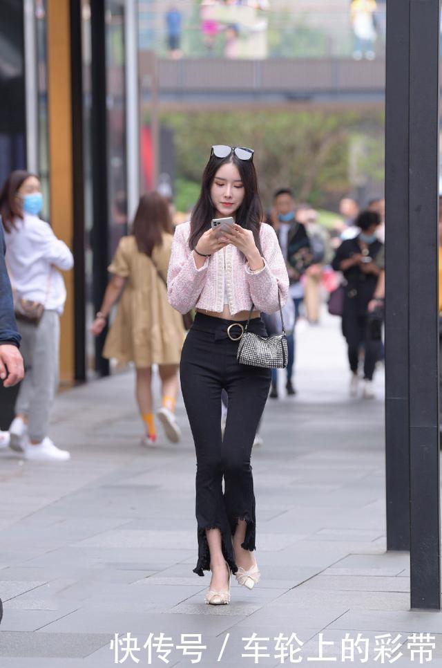 气质|厉害了,喇叭裤“反”着穿竟一点都不丑,这气质不服不行!