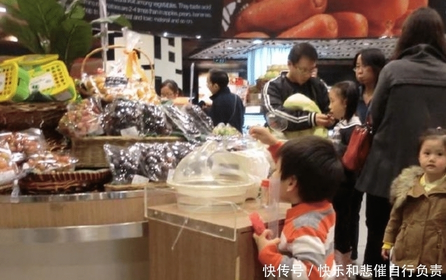 小便宜|孩子若有这几种“节俭”行为,将来容易没出息,家长别盲目得意