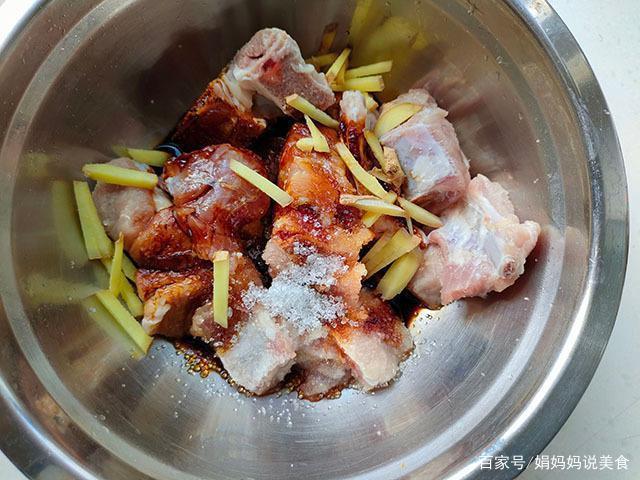 玉米|夏季多给孩子做它吃,买来不煎不炖,腌一腌加料蒸一蒸,香嫩好吃