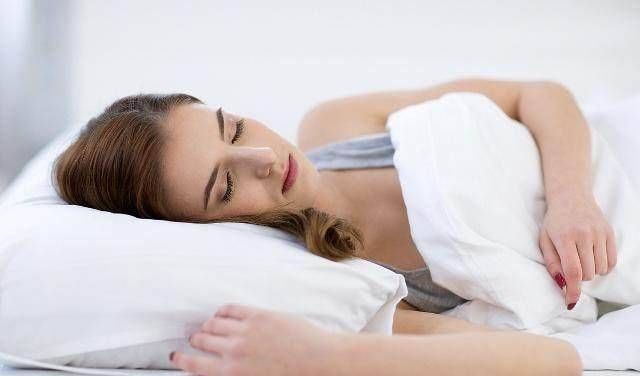 加速女人衰老的壞習慣，多數人睡前常做，尤其最后一個，趁早改掉