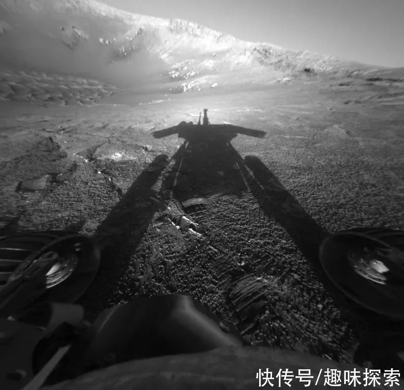 電力不足！火星洞察號緊急進入休眠狀態，6張自拍照讓人擔憂