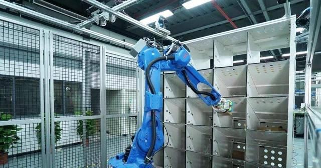 员顺丰|再见了,快递员顺丰突然宣布,网友这才是“大哥”的样子