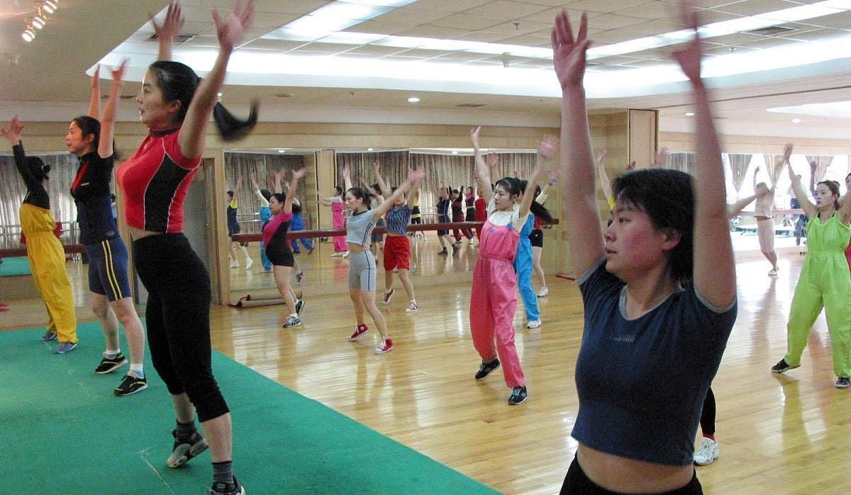 寿命长短能从走路看出来可能少数人才有,长寿老人基本都有