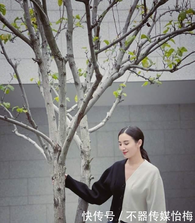 秋冬|老是穿“卫衣+牛仔裤”,容易显得单调,今年秋冬明星都这么穿