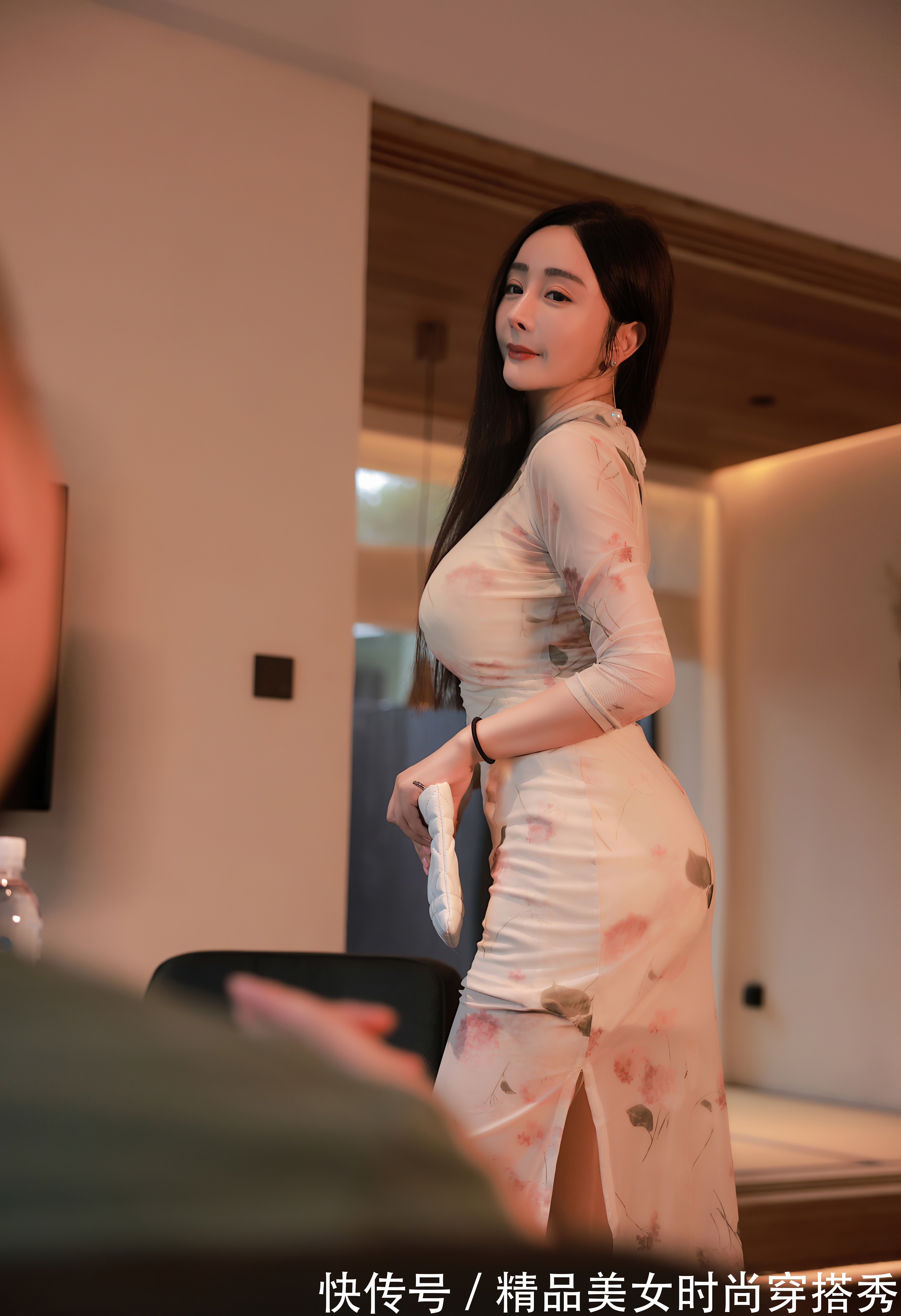 知性 集聚复古与时尚的连衣裙,知性优雅,搭配一双高跟鞋,温柔有气质