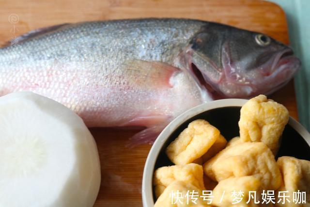 鲈鱼|煮的鲈鱼腥味重?试试这么做,三两下煮一锅,汤鲜肉嫩无腥味