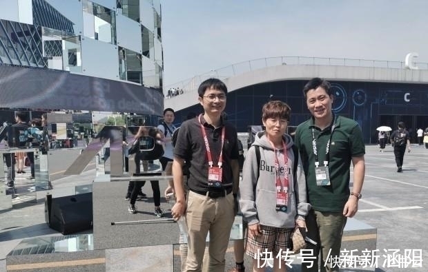阿里云|与阿里合伙人合影，两年净赚一百万，这个草根姑娘有什么魔力？