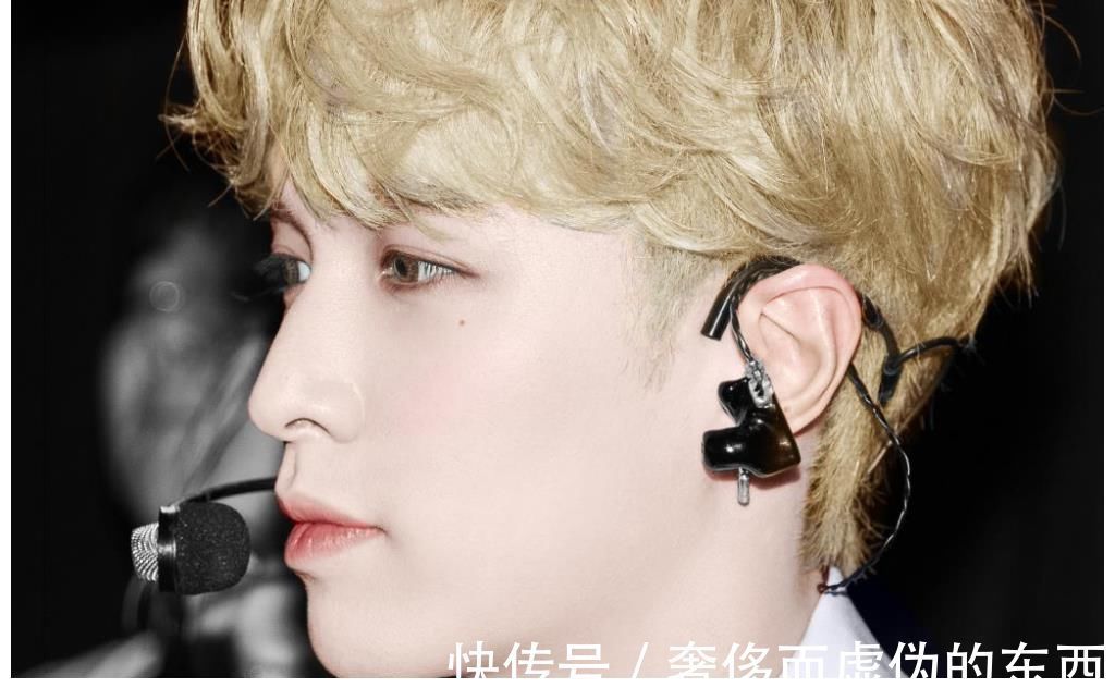 飯桌上沒有公筷,誰(shuí)注意張藝興怎么夾菜的?黃磊默默看后沒有說(shuō)話