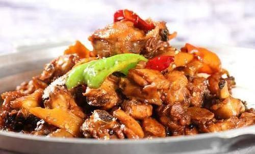 鸡肉|大厨透露：炒鸡肉时，别着急下锅，多做这2步，鲜嫩入味还不腥