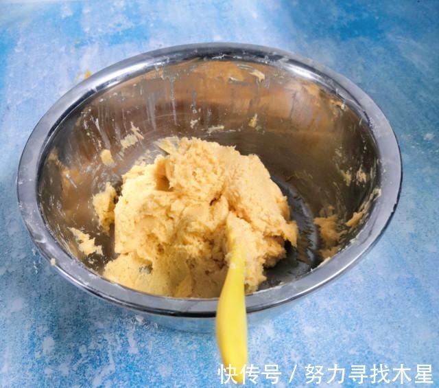 原味曲奇饼干,酥脆香甜,自己吃送人都不错!