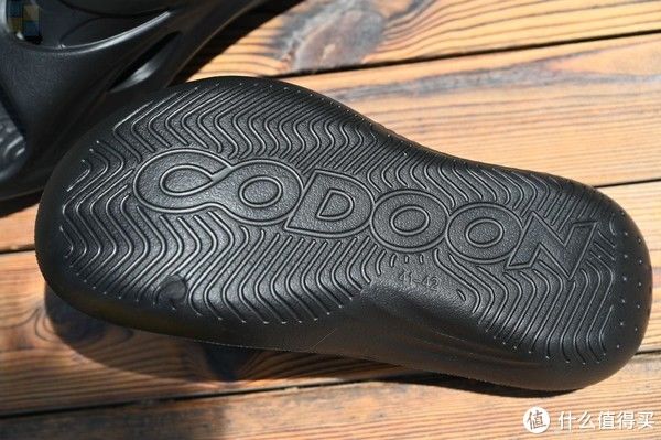 软弹|衣食住行 篇一:更贴脚的休闲拖鞋,舒缓疲劳走路更轻松,咕咚软弹运动拖鞋体验