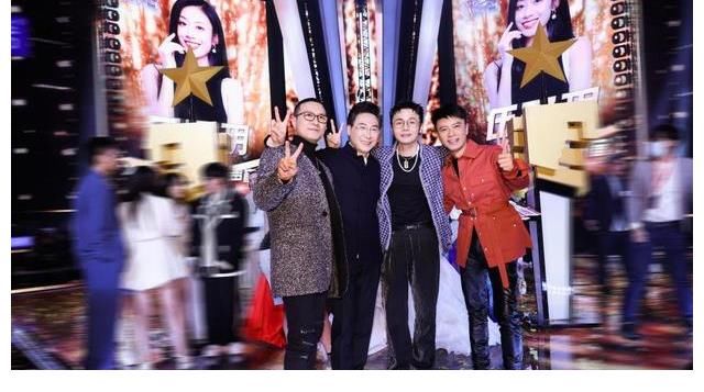 2021中國好聲音|伍珂玥問鼎《2021中國好聲音》總冠軍 十周年歷屆導師學員隔空合唱令觀眾破防