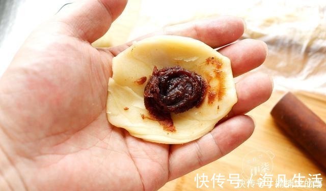 一口酥，做法简单无难度，外酥里软一口一个，越吃越香，太解馋了