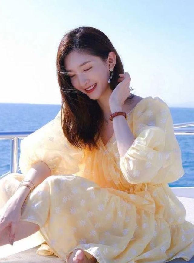 少女感|夏日独宠碎花裙!流行色和元素都整理好了,轻松穿出少女感的甜蜜