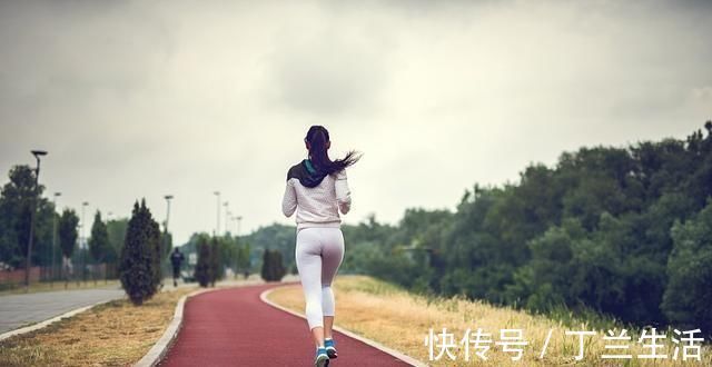 排便困难|3种食物是便秘“祸根”,越吃肠道越拥堵,劝你少碰