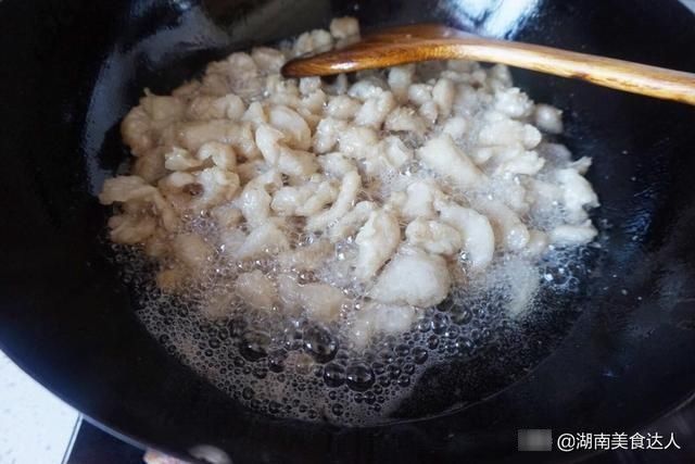 肥肉|熬猪油时，要不要放盐老厨师牢记4个窍门，久放不坏无异味