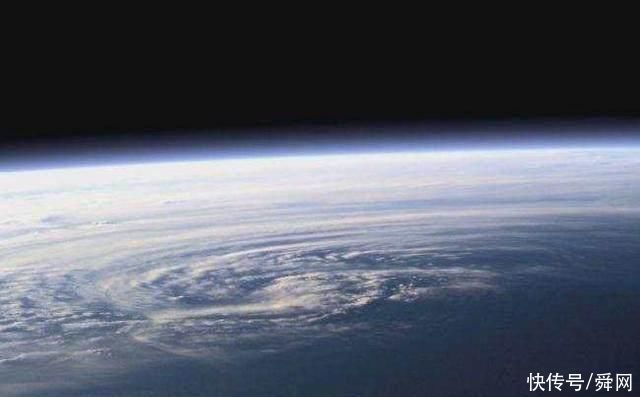 光速 如果将鸡蛋速度提到50%光速去撞击地球，会造成地球毁灭吗