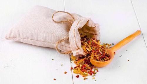 嘴唇干燥起皮,或是这5个原因,很多人都没注意!