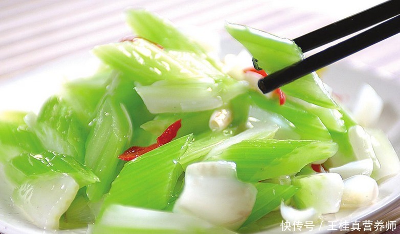 维生素c|45岁大叔甘油三酯半年降到1.7,医生:饮食坚持这2点,血管感谢你