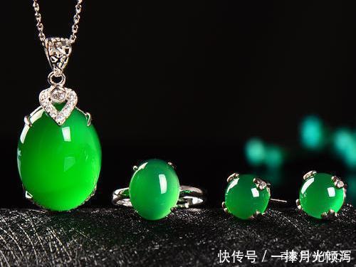 玉石|你以为的精品“帝王紫”翡翠,其实都是这种低档玉石假冒的!