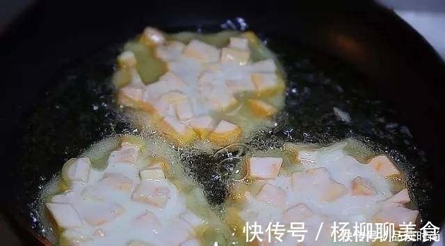 面糊|红薯别再烤着吃了,简单做个红薯饼,外酥里嫩,既是零食也是早餐