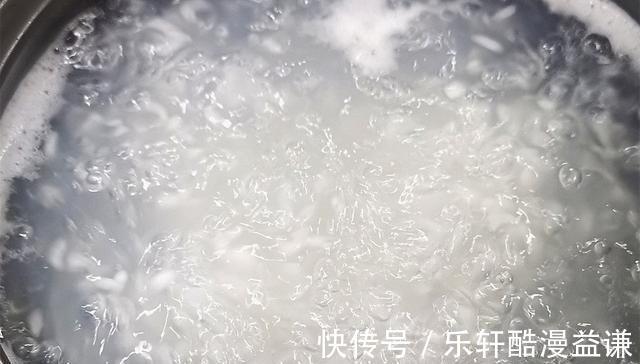 砂锅|广东人特色生滚粥，煲了20几年的做法，嫩滑鲜美，连锅底都不剩