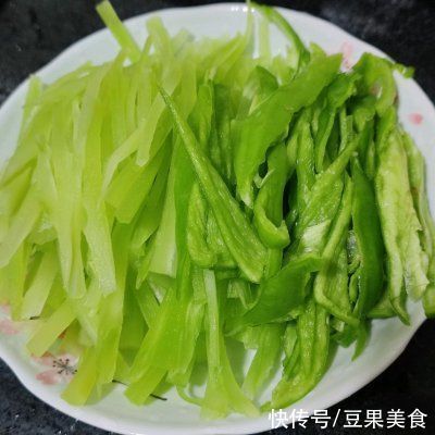 最详细的莴笋炒肉的做法，再学不会我也没办法了