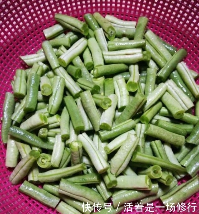 面食|老妈的焖面做成这样,香的流口水,一人一碗不够吃