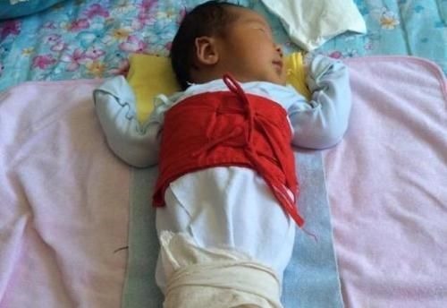 高鼻梁|不要对月子里新生儿做9件事,家长早知道早避坑,别影响娃的发育