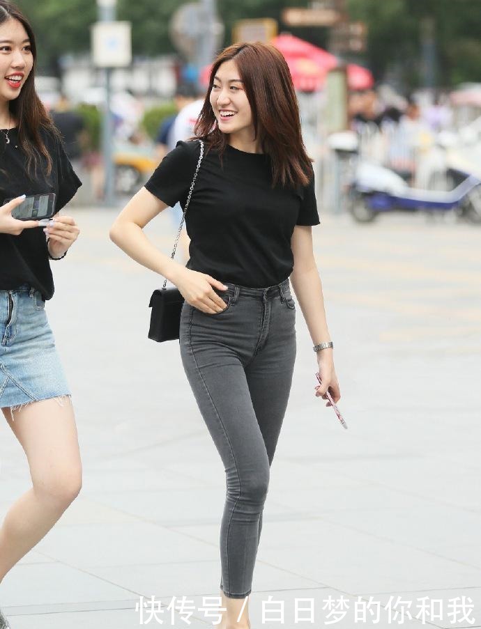 追求|追求简约时尚的路上,由黑色系为你保驾护航